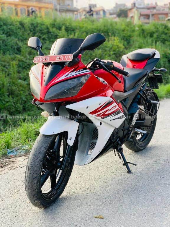 FRESH YAMAHA R15 V2 ON URGENT SALE 79000/- 1