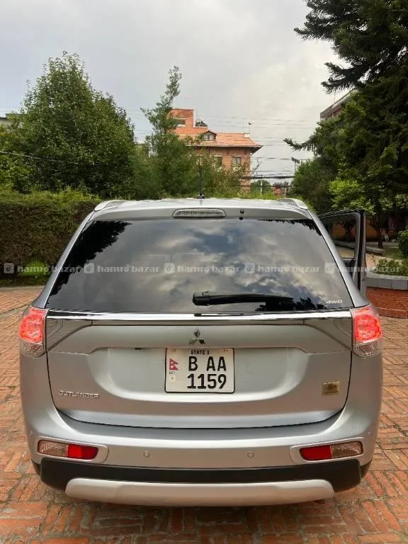 Mitsubishi Outlander Suv 2014 Seven Seater 2