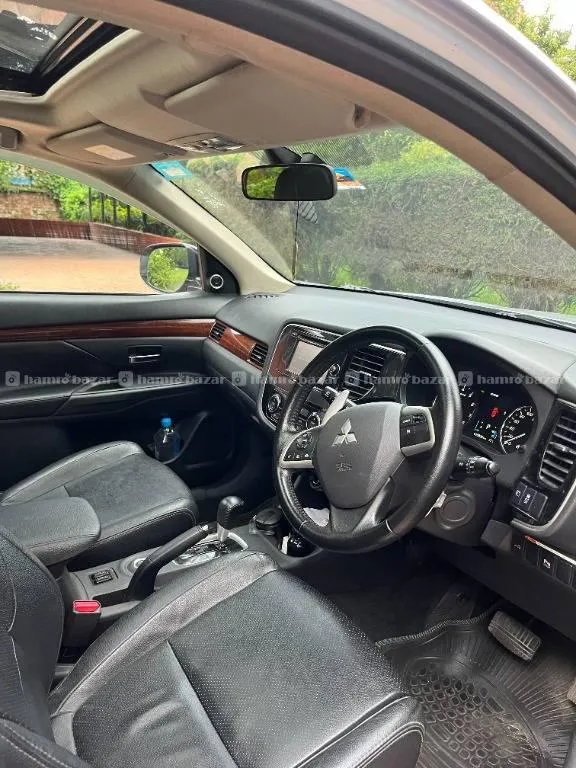 Mitsubishi Outlander Suv 2014 Seven Seater 5