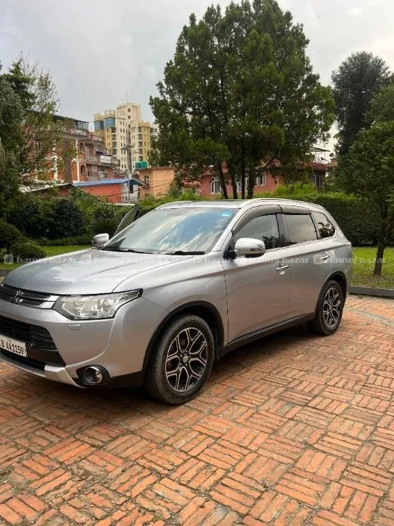 Mitsubishi Outlander Suv 2014 Seven Seater 3