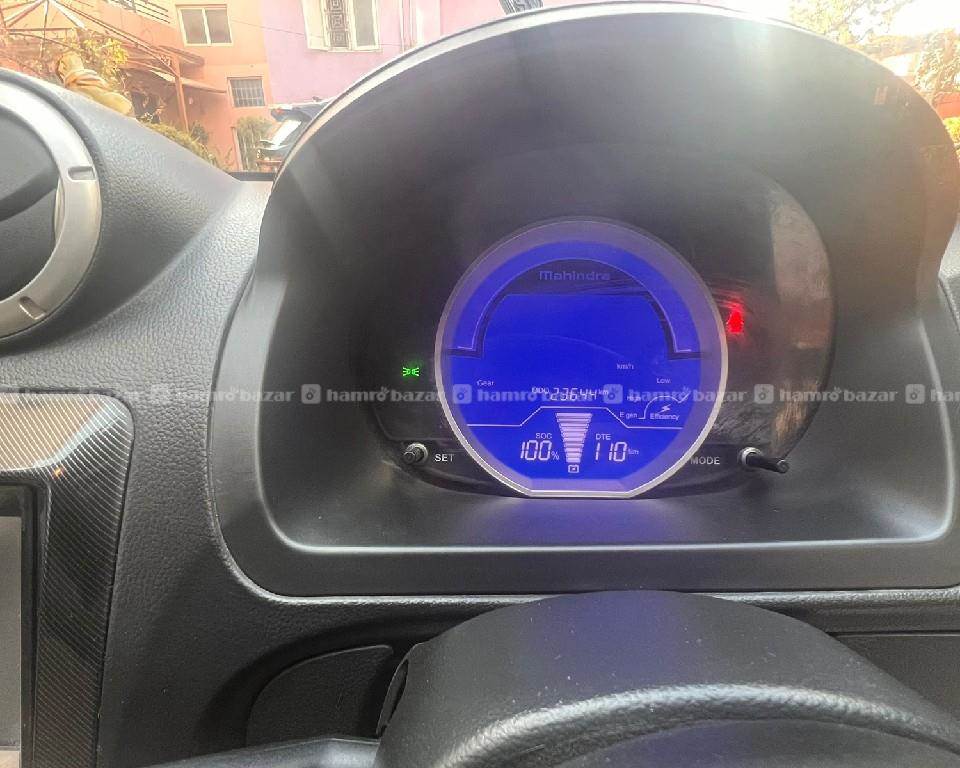 Mahindra e2o Plus 5